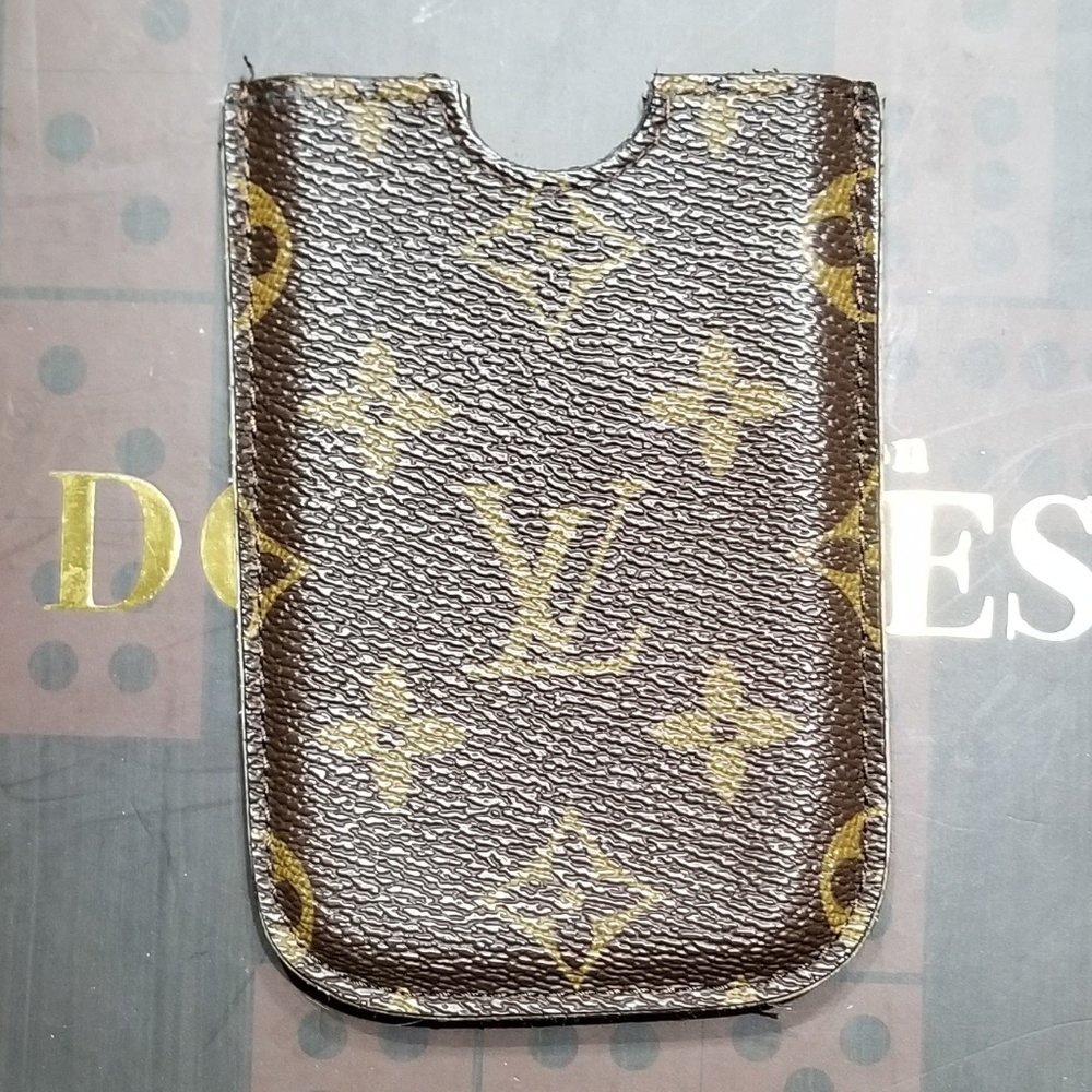 Louis Vuitton iPhone 5 case pouch